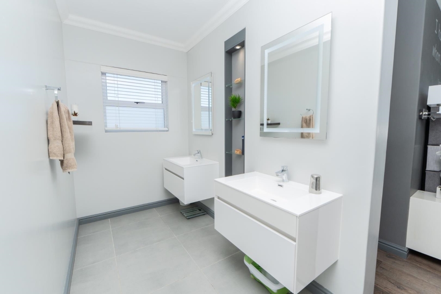 4 Bedroom Property for Sale in Laguna Sands Western Cape